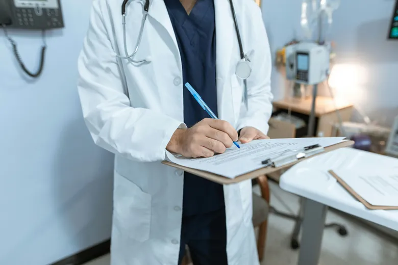 images/doctor-chart.webp